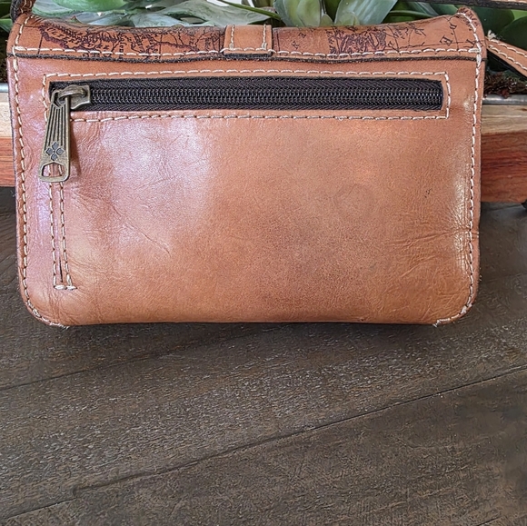 Patricia Nash Torrie Crossbody In Signature Map Print - Picture 3 of 9